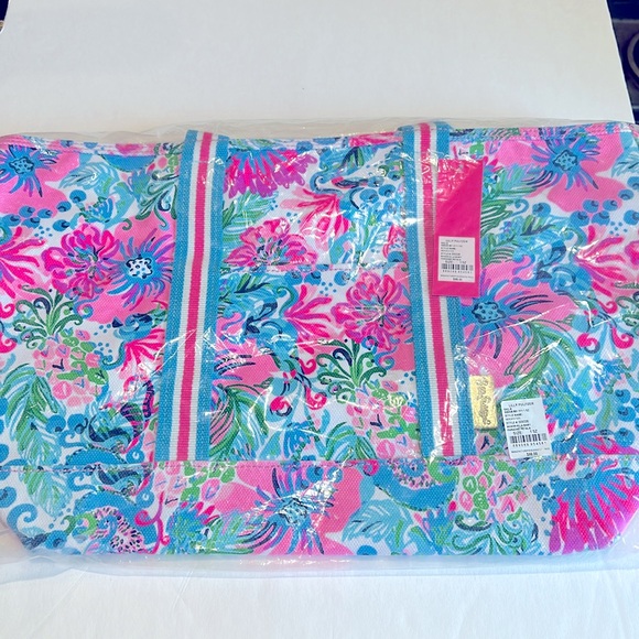 NWT Lilly Pulitzer large Mercato Tote in Mandevilla Baby Paradise Petals - Picture 7 of 9